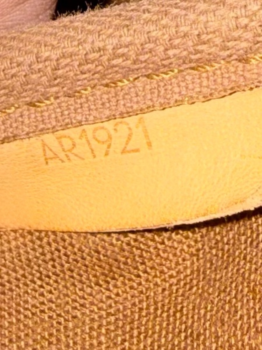 Louis Vuitton vintage Saumur 35 Monogram Crossbody - Picture 16 of 16